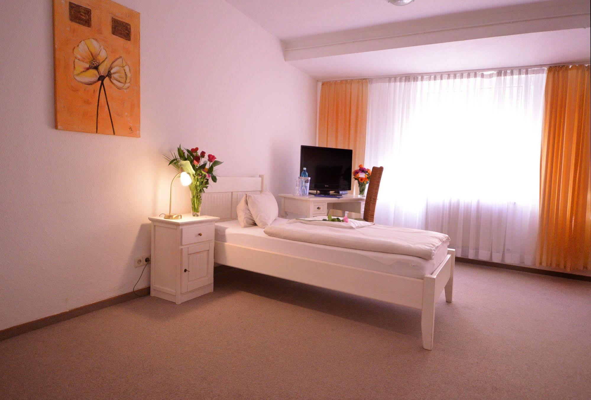 Alpha Hotel Garni Dietzenbach Bagian luar foto
