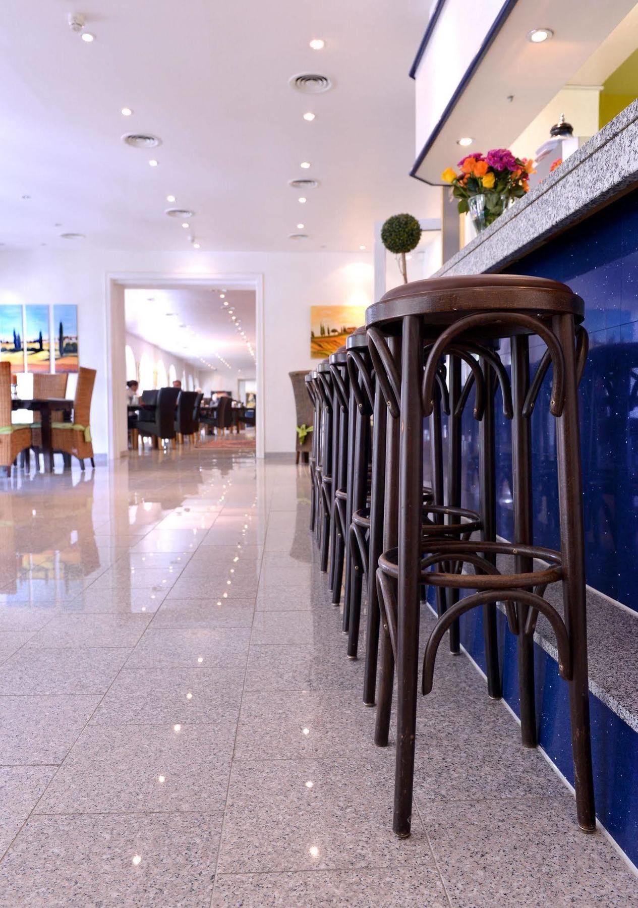 Alpha Hotel Garni Dietzenbach Bagian luar foto
