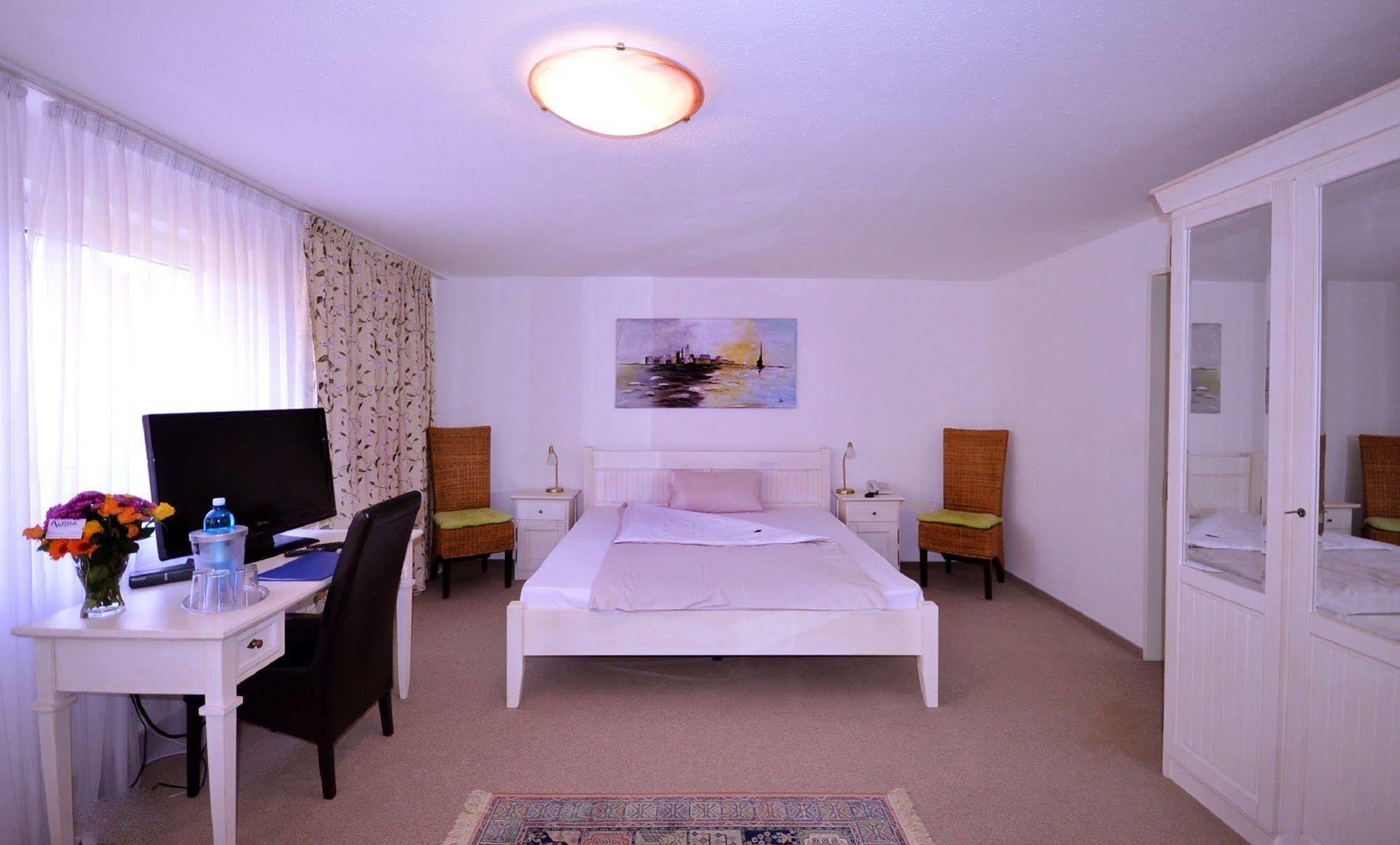 Alpha Hotel Garni Dietzenbach Bagian luar foto